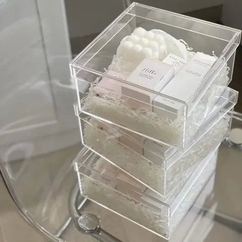 Square acrylic gift box with a separate lid in reference colors