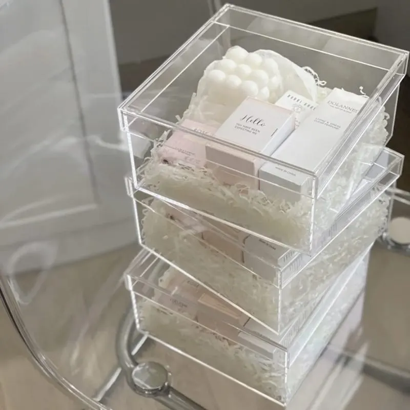 Square acrylic gift box with a separate lid in reference colors