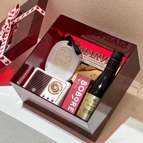 Square acrylic gift box with a separate lid in reference colors