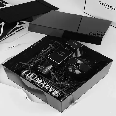 Square acrylic gift box with a separate lid in reference colors